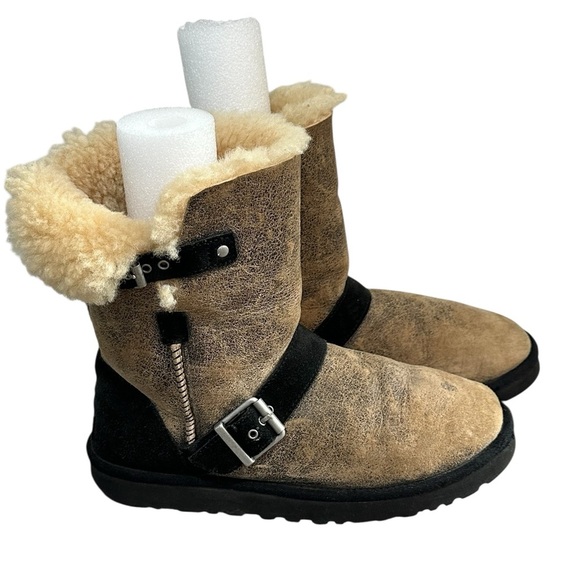 UGG CLASSIC SHORT DYLAN BOOTS SHEEPSKIN Shearling Boot Women SIZE 9 - Picture 1 of 6